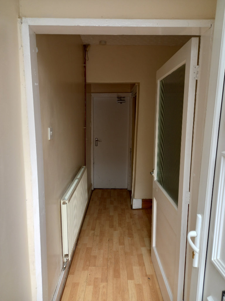 **AVAILABLE**2 BEDROOM**2 BATHROOM**END TERRACE**LINDLEY STREET**