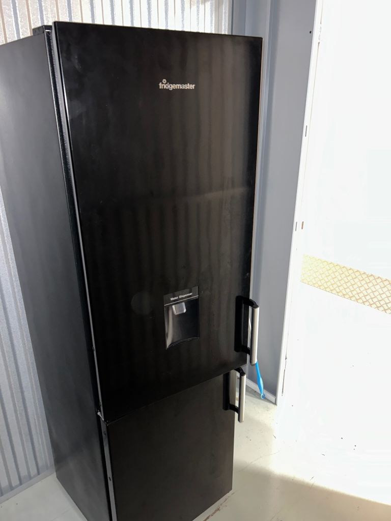 Fridgemaster Black Fridge Freezer Balck 