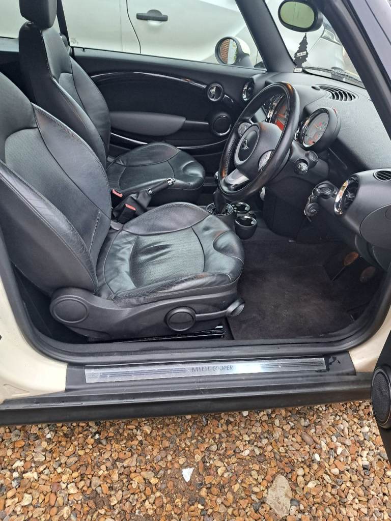 Mini, CONVERTIBLE, Convertible, 2010, Manual, 1598 (cc), 2 doors