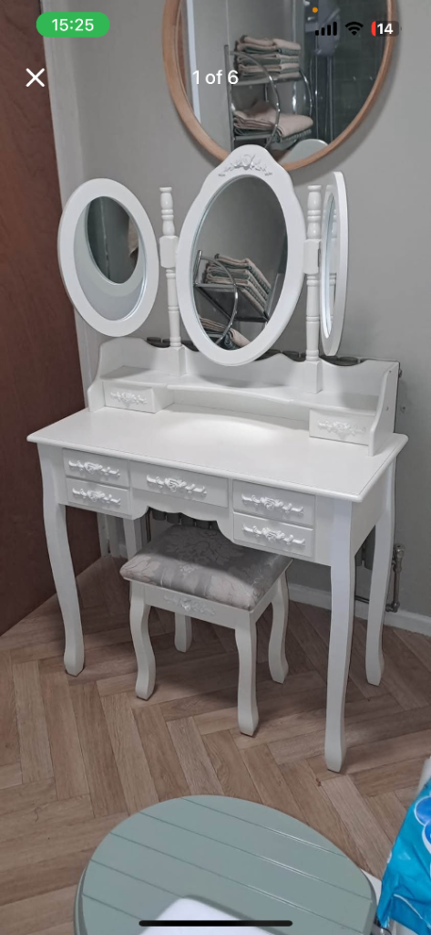 White table with a triple mirror 