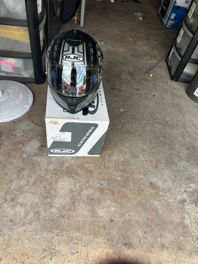 XXL large HJC motorbike helmet still in brandnew condition bargain