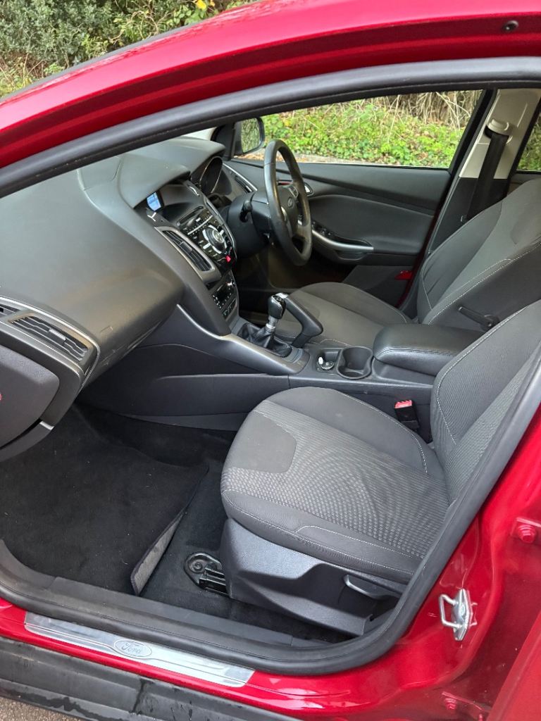 Ford, FOCUS, Hatchback, 2012, Manual, 1560 (cc), 5 doors