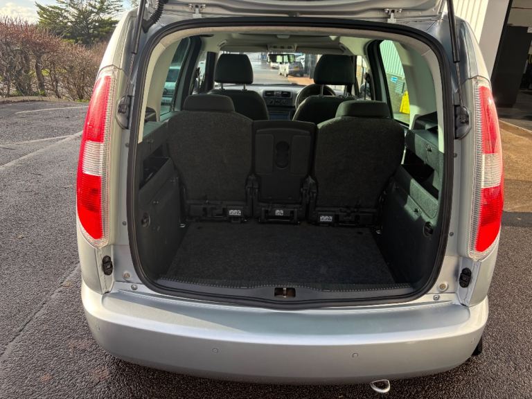 Skoda, ROOMSTER, MPV, 2010, Semi-Auto, 1197 (cc), 5 doors
