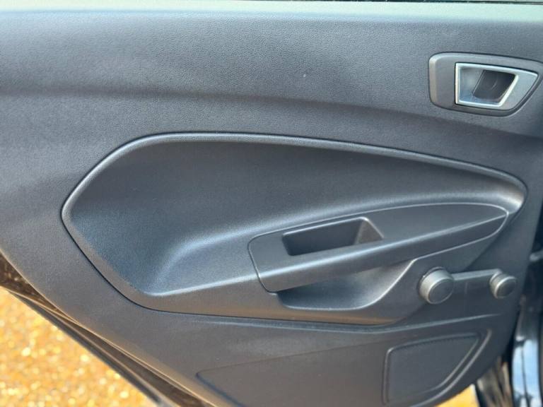 2013 Ford Fiesta 1.6 Zetec 5dr Powershift HATCHBACK PETROL Automatic