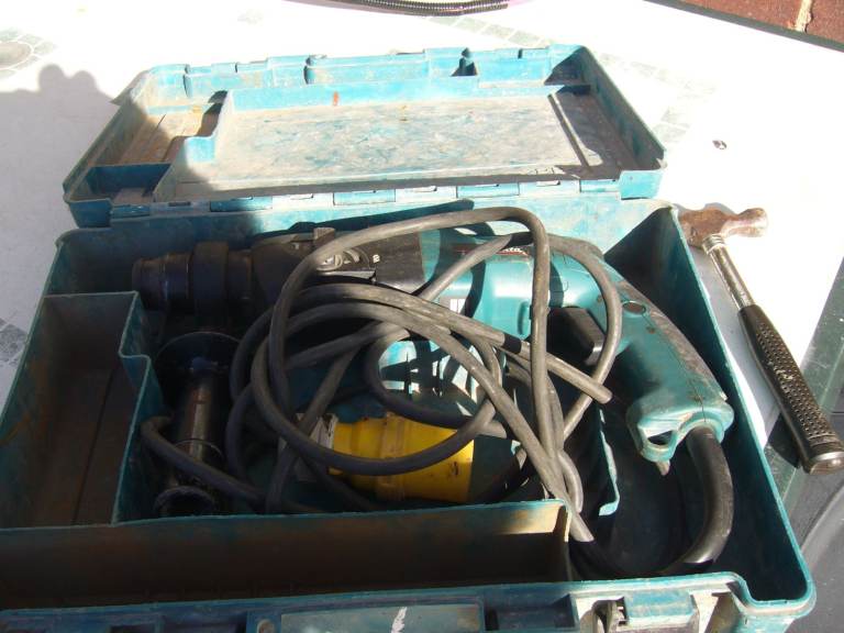 Makita Hr2440 110v hammer drill