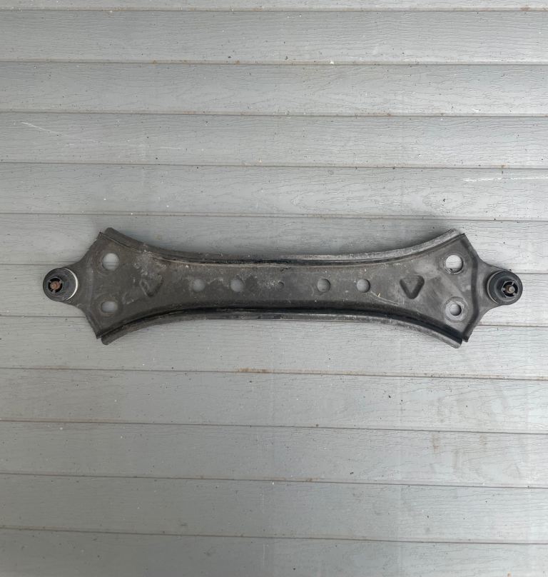 Lexus ES300H Toyota Camry Front Floor Reinforcement Plate Rearward Bracket Brace