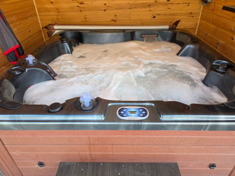 Hot tub 
