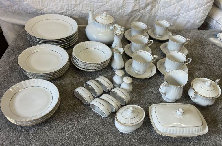 45 PIECE WHITE AND GOLD DINNER AND TEA SET