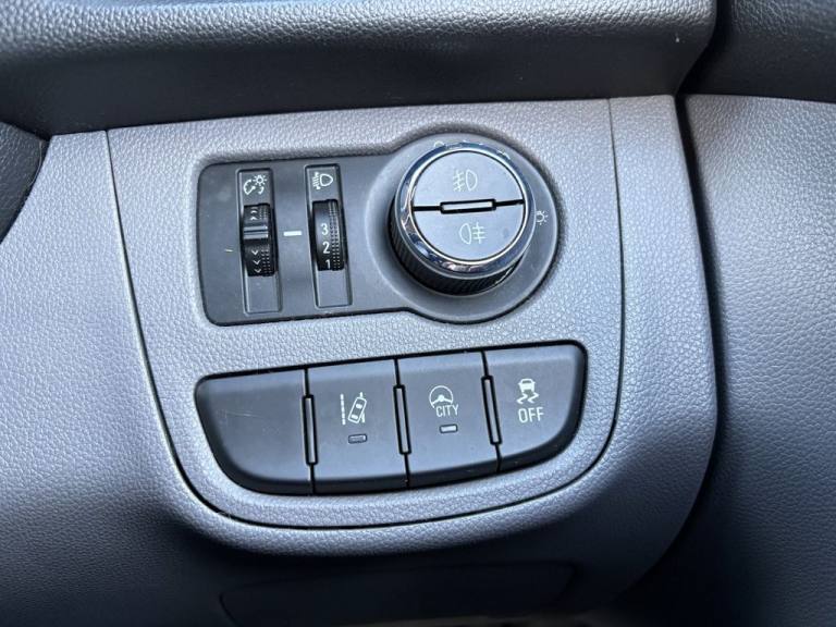 2016 Vauxhall Viva 1.0i SL Hatchback 5dr Petrol Manual Euro 6 (75 ps) Hatchback Petrol Manual