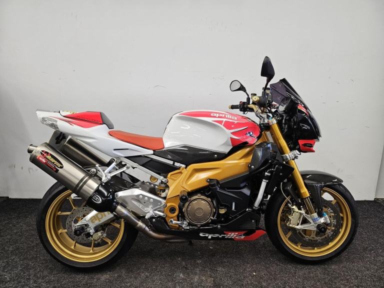 APRILIA TUONO 1000 FACTORY** QUICK SHIFTER - BREMBO BRAKES -AKRAPOVIC EXHAUST **