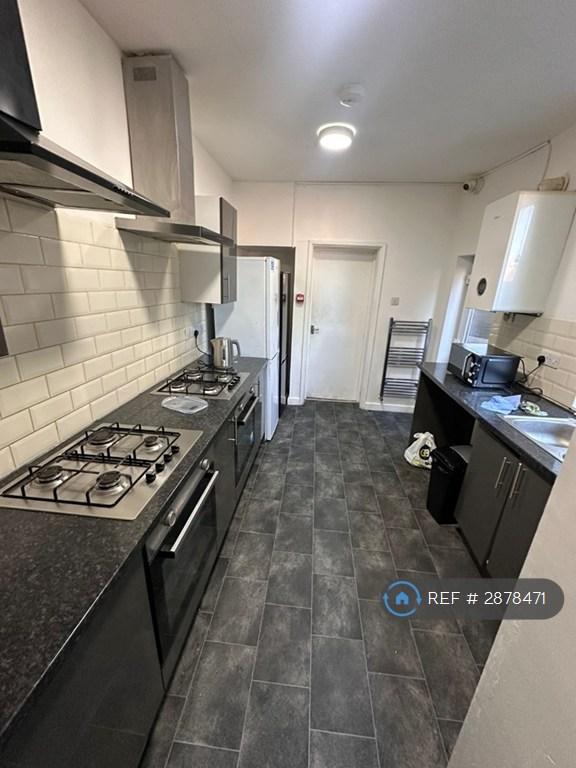 6 bedroom house in Tennyson Road, Luton, LU1 (6 bed) (#2878471)