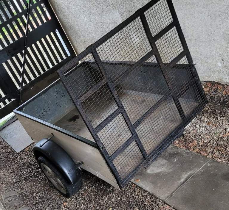 6'x4' Trailer with drop down loading ramp