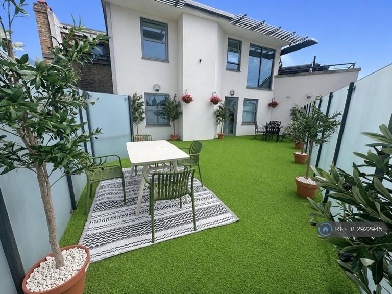 2 bedroom flat in Winders Road, London, SW11 (2 bed) (#2922945)