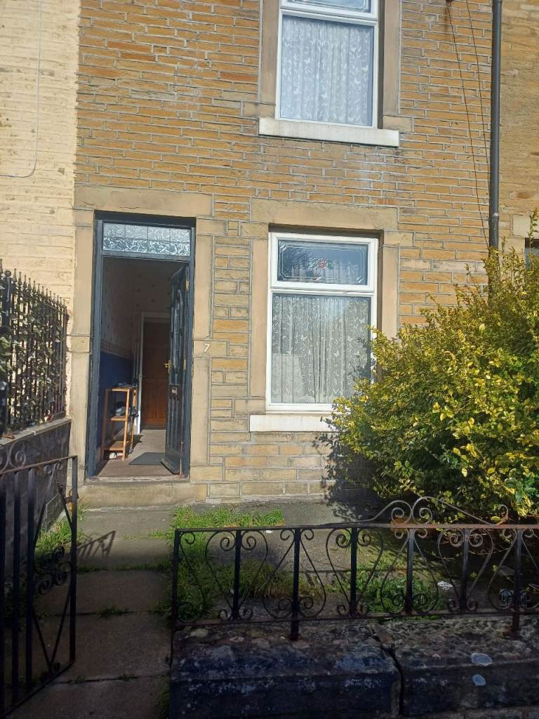 3 BEDROOMS HOUSE TO LET 