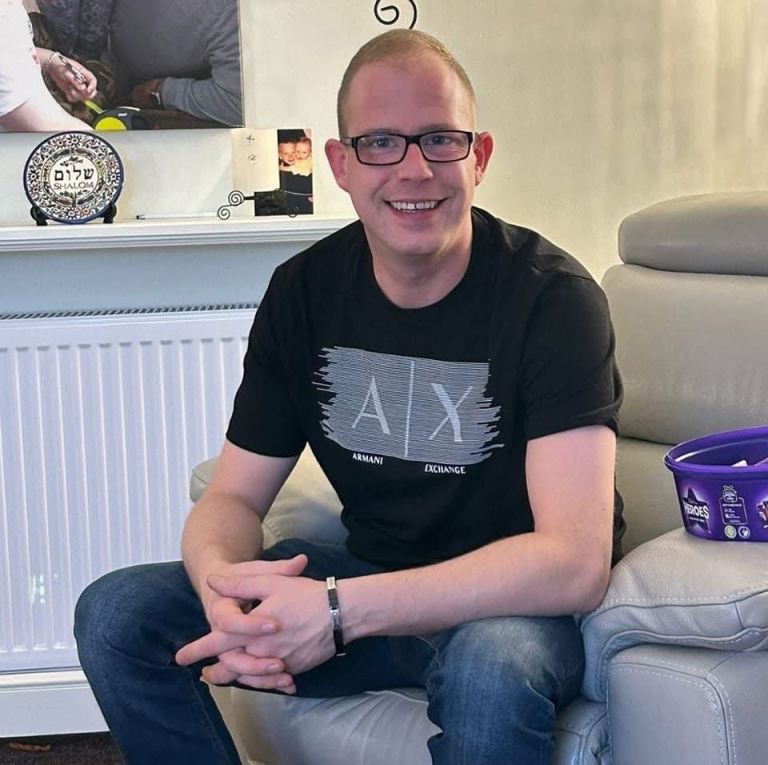 Single man looking for fun with man 