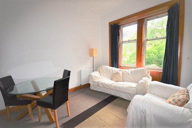 Delightful, 2-bedroom, 3rd floor flat in St Leonards - available September