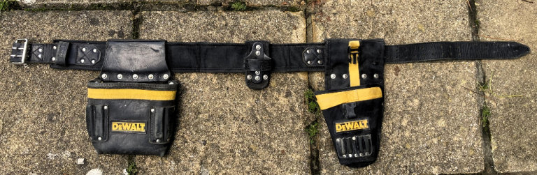 DE WALT TOOL BELT DEWALT HEAVY DUTY GENUINE DRILL HOLSTER POUCH POUCHES HOLSTERS DIY BUILDER ROOFER