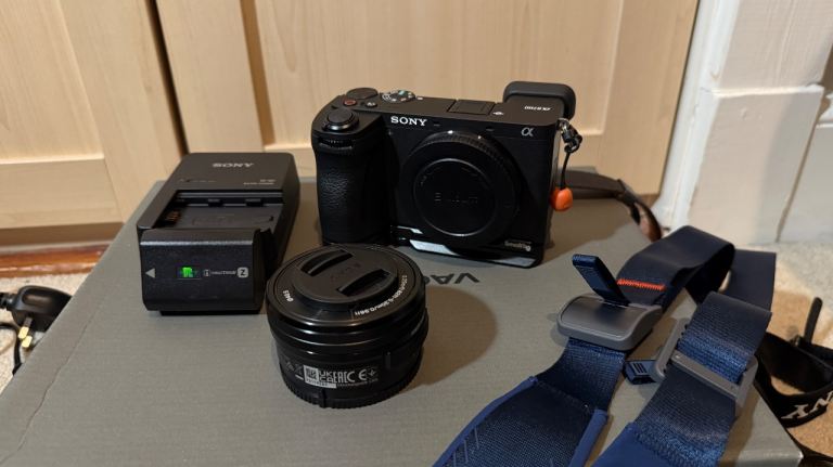 Sony A6700 with 16-50mm kit lens & accessories