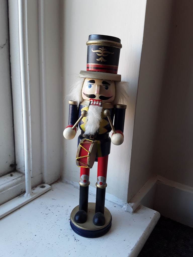 30 cm. Traditional Nut cracker soldier drummer