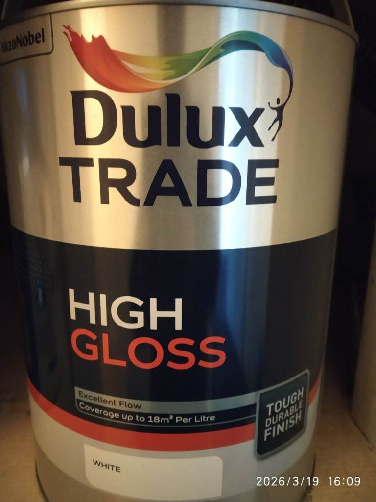 Dulux High gloss paint white for wood