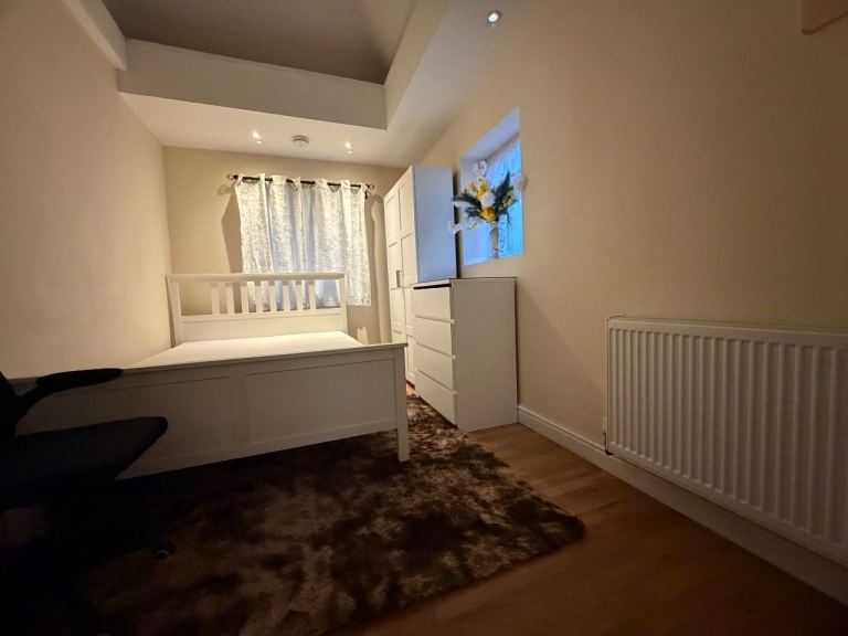 🏡 One-Bedroom Self-Contained Flat, Charlton SE7 — Bills Included