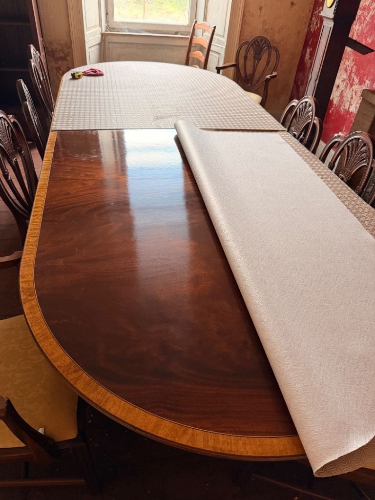 Large Antique mahogany Wooden Dining Table with Chairs – Good Condition