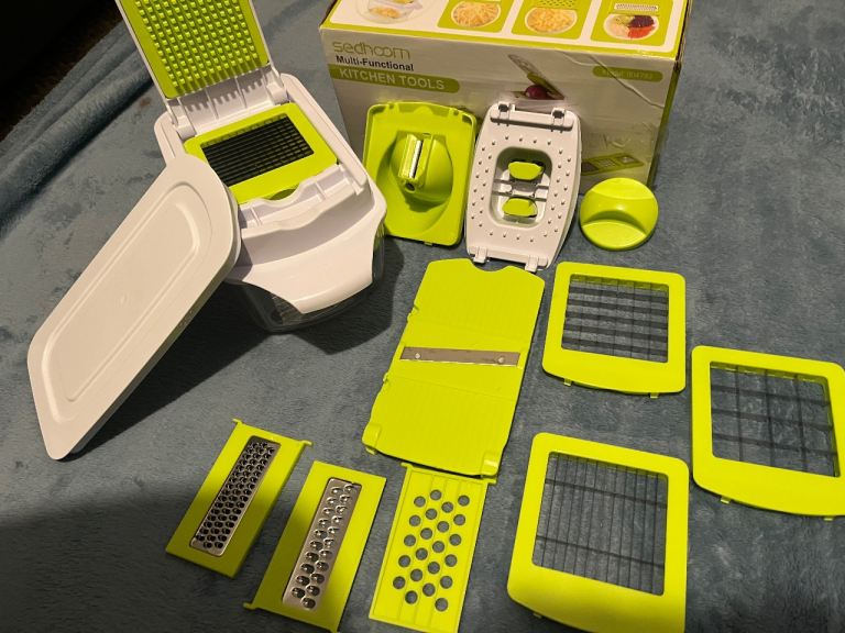 New. Never used. With Book. Kitchen tools slicer/food. 