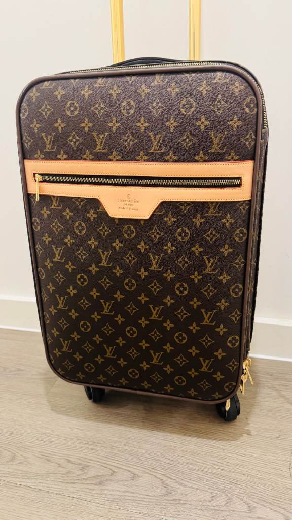 🧳 Stylish Travel Bag / Luggage – High Quality & Functional – £175