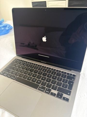 MacBook Air 2020 96% battery health M1 Chip | in East End, Glasgow