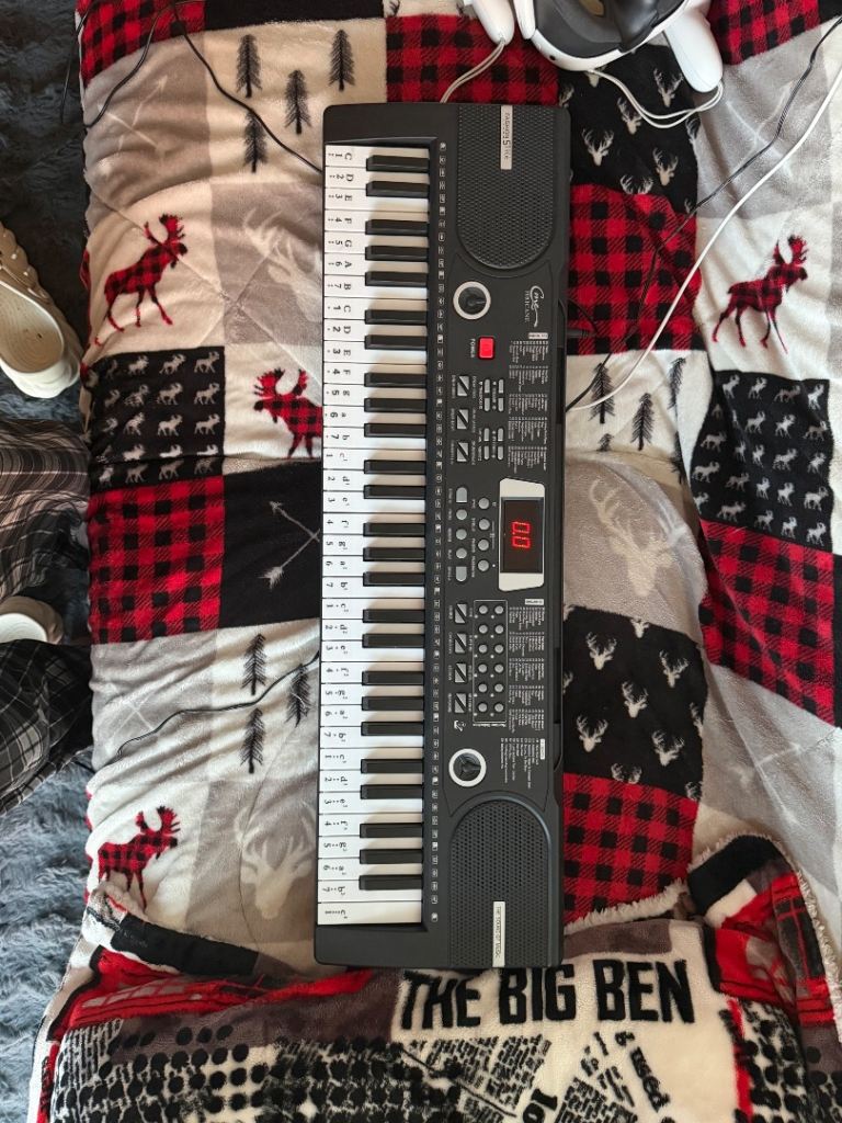 Hricane 61 Keys Piano Keyboard, 1 month usage