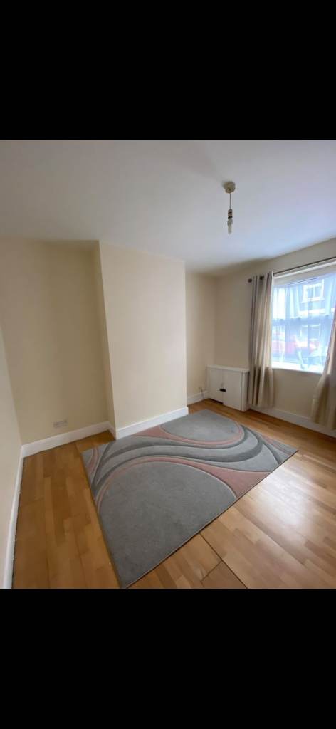 3 bedroom terraced property for rent 