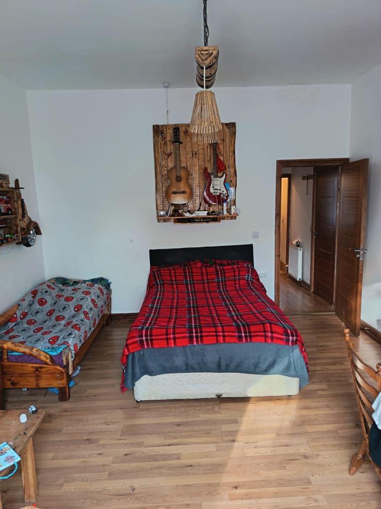 3 Bedroom house - 2 Bedroom 