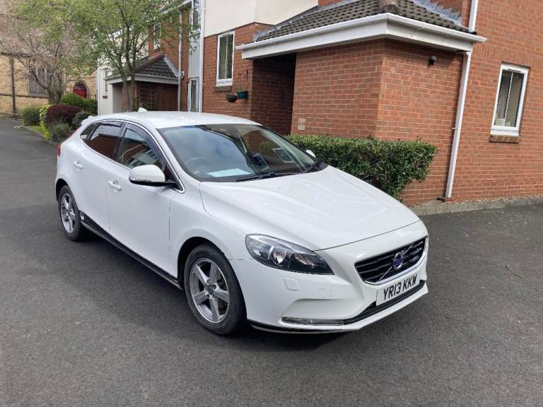 VOLVO V40 SE D2 5 DOOR 6 SPEED MANUAL 2013 £20 ROAD TAX