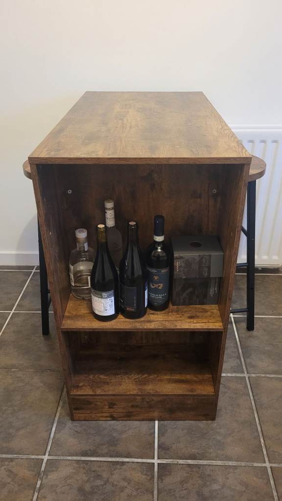 Breakfast Bar with two chairs