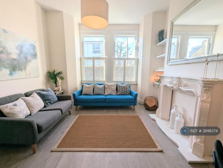 2 bedroom flat in Tooting, London, SW19 (2 bed) (#2898374)