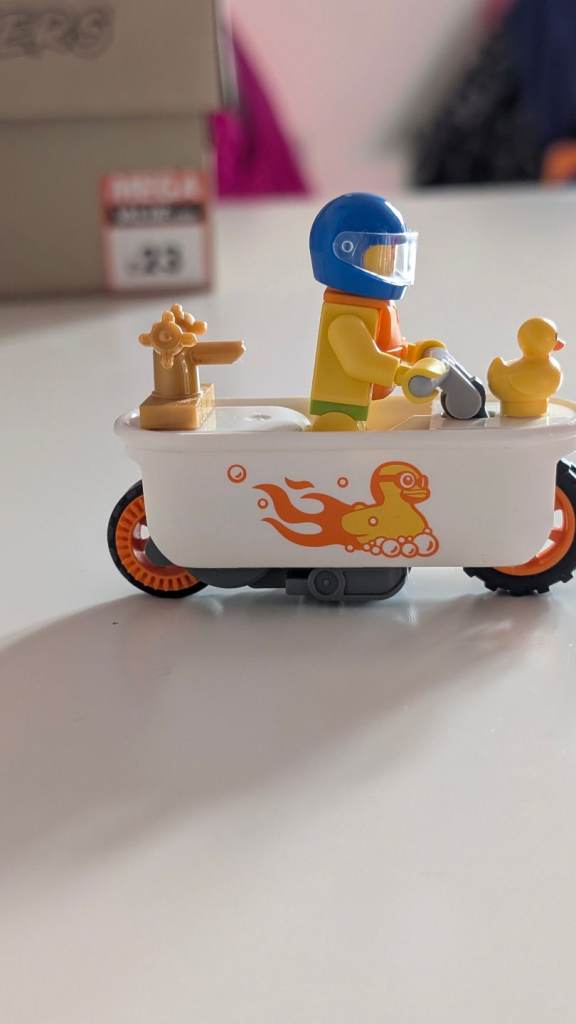 Lego Stuntz bathtub minifigure