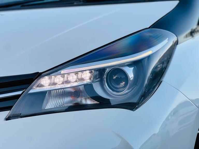 2016 Toyota Yaris 1.33 VVT-i Design 5dr HATCHBACK Petrol Manual