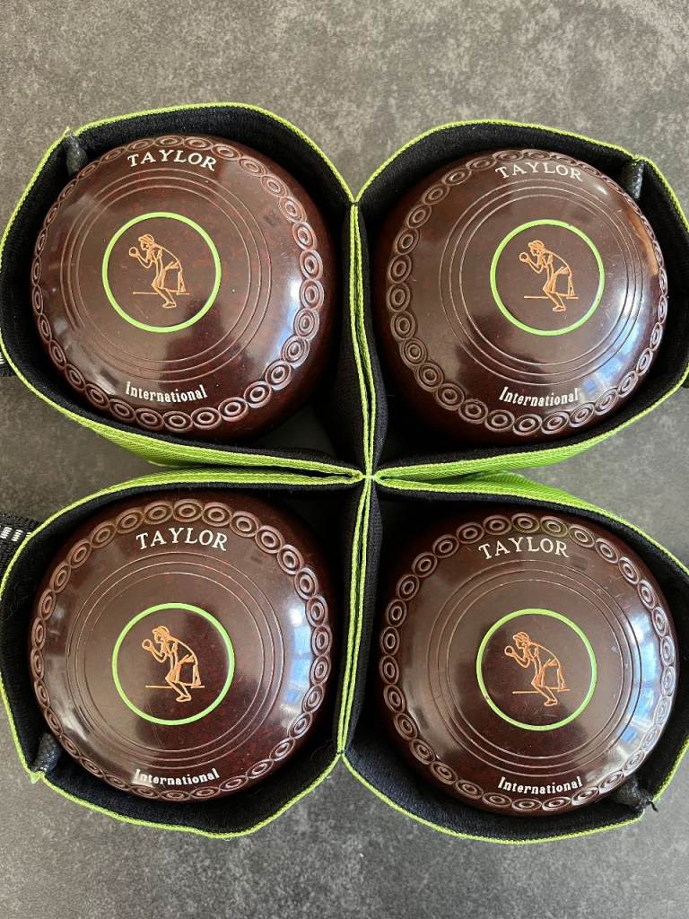Four Taylor International bowls, Size 0, with matching carry bag.  Excellent condition.