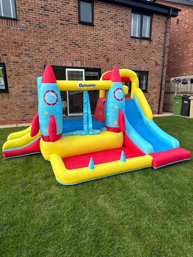 OutSunny Bouncy Castle 4-in-1 with Blower