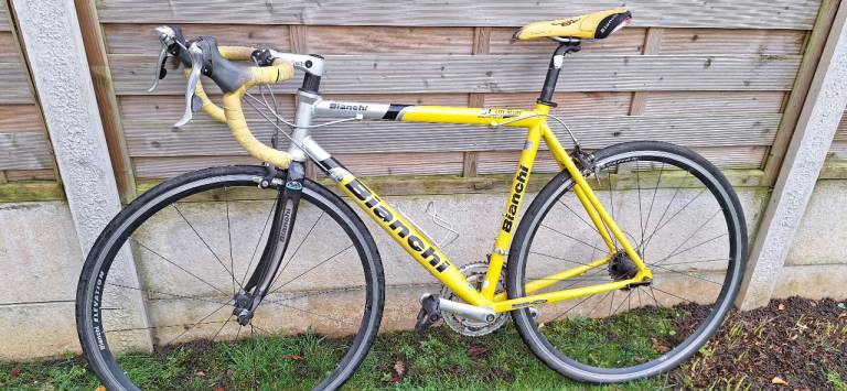 Bianchi  wheels Road bike. tyres are 700x23mm the wheels and brakes but need chain   