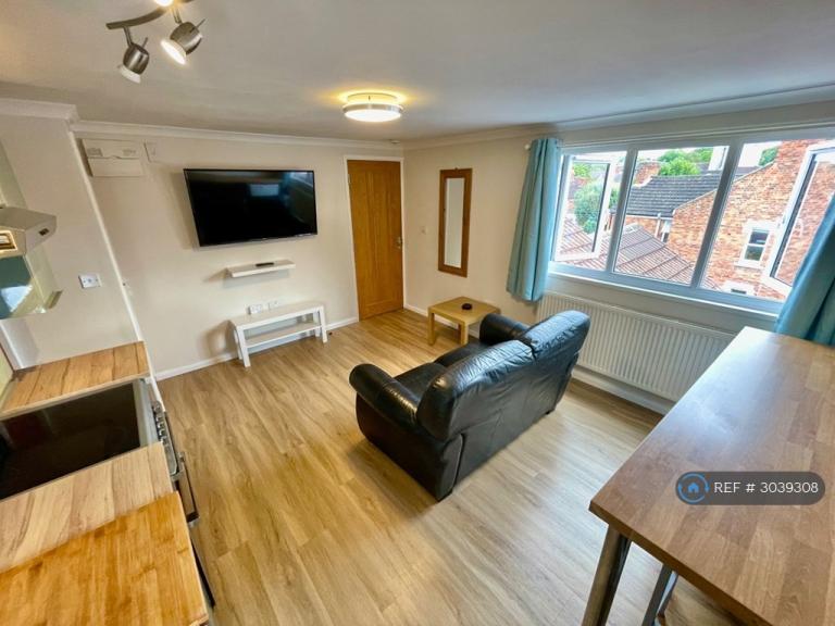 1 bedroom flat in Euclid St, Swindon, SN1 (1 bed) (#3039308)