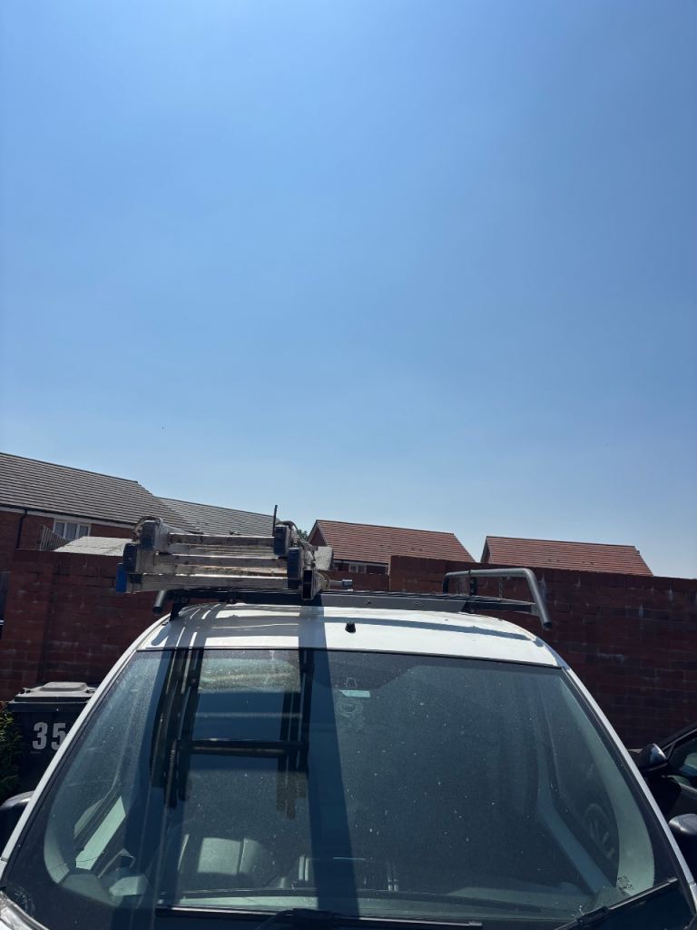 Rhino Roof rack with rolling bar at rear 