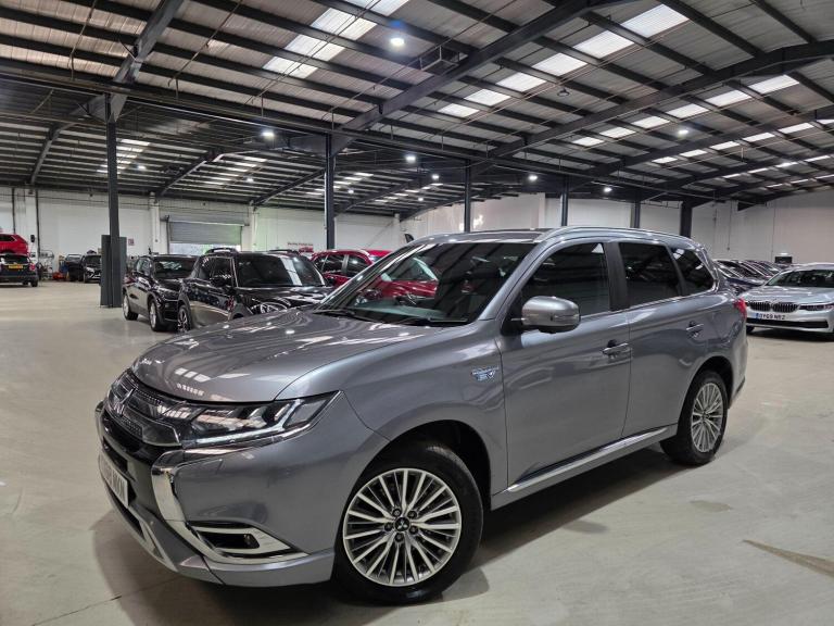 image for  Mitsubishi Outlander 2.4h TwinMotor 13.8kWh 4h CVT 4WD Euro 6 (s/s) 5dr Petrol/Electric Hybrid A...