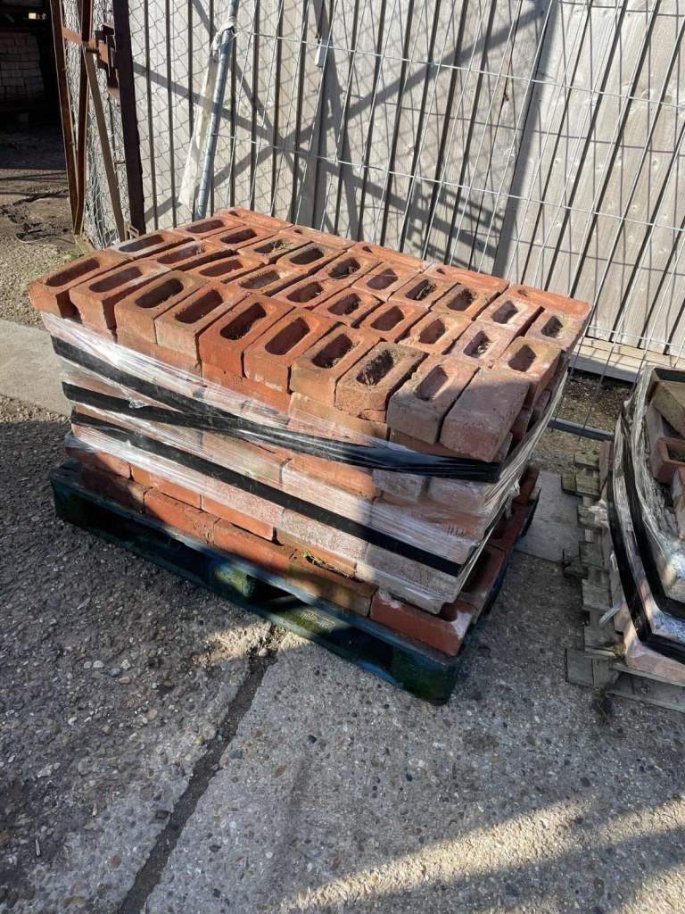 Reclaimed Red Bricks x245 In A Pallet x7 Pallets Available