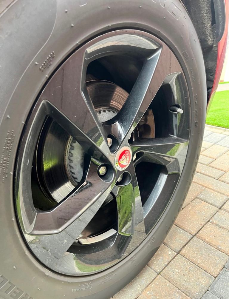 Jaguar F pace 19” alloy wheels like new 