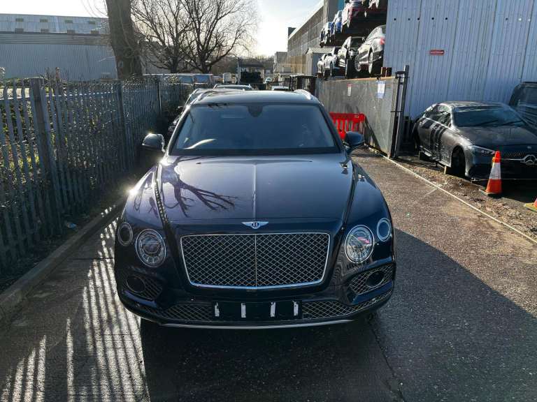 BREAKING BENTLEY BENTAYGA W12 AUTOMATIC 8 SPEED 6.0 PETROL 2018