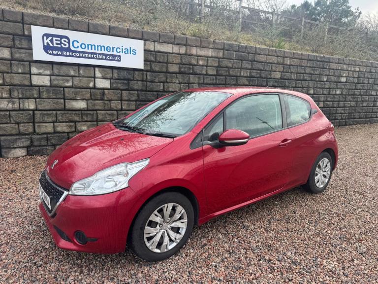 2014 Peugeot 208 2014 (14) 1.2 VTi Access+ 3dr 60,000 miles  HATCHBACK Petrol Manual