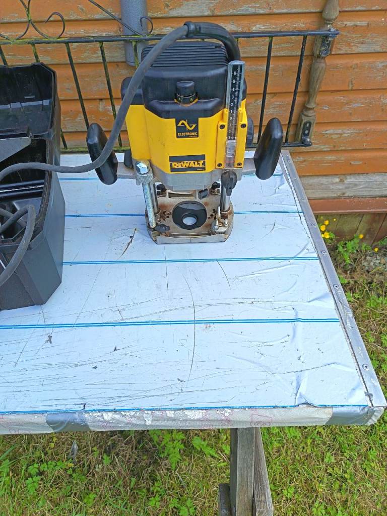 DeWalt 110 router