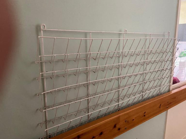 Leaflet mail rack