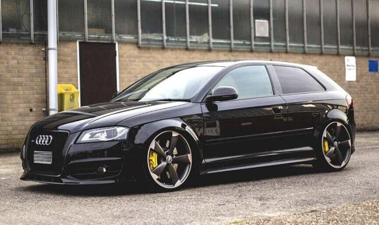 GENUINE - Audi RS3 / S3 Side Skirts in Black - MINT !!